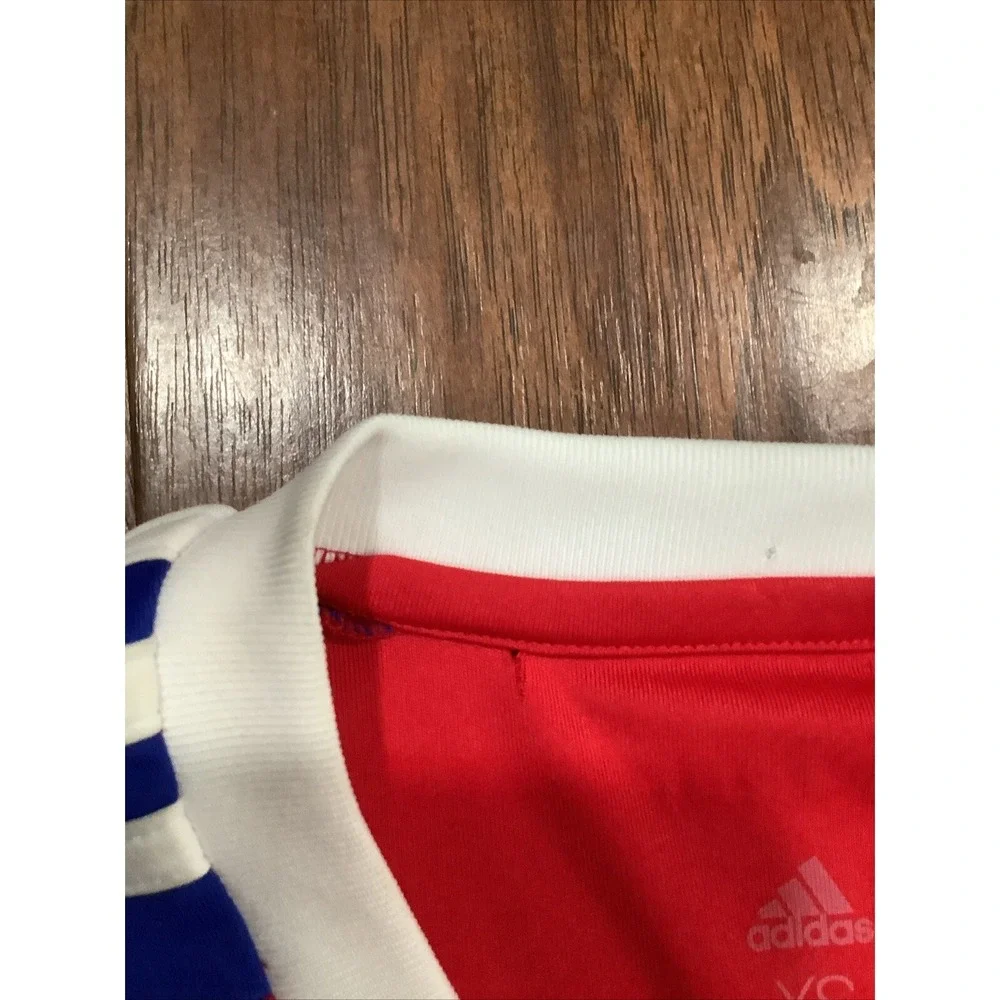 adidas small hole